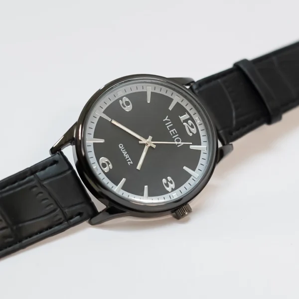 'YILEIQ' Men's Classic Silver Watch