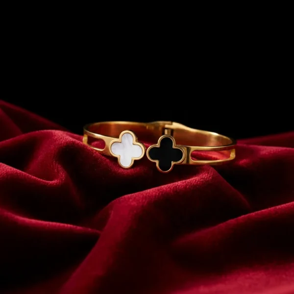 Electroplating Gold Black Four-leaf Clover Bracelet