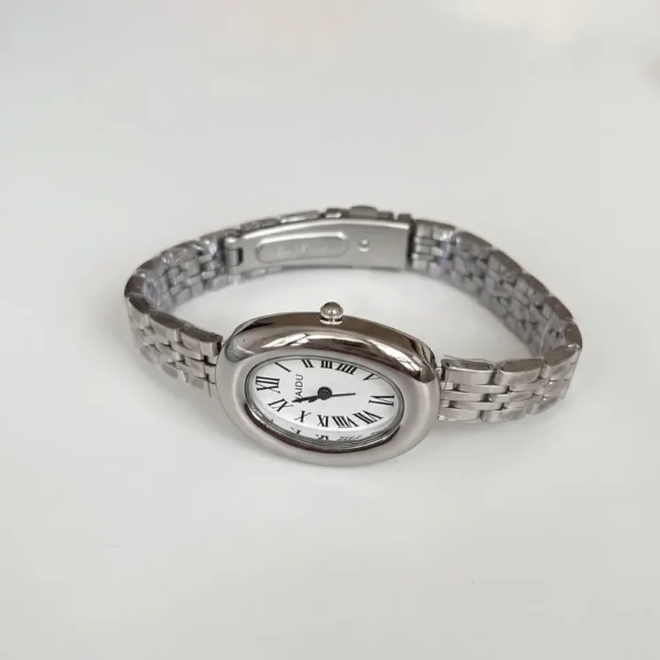 Small Oval Dial Quartz Fashion Watch Silver