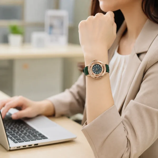 NOVORA Z618 Luxury Women’s Quartz Watch – Elegant Round Dial Leather Strap Wristwatch