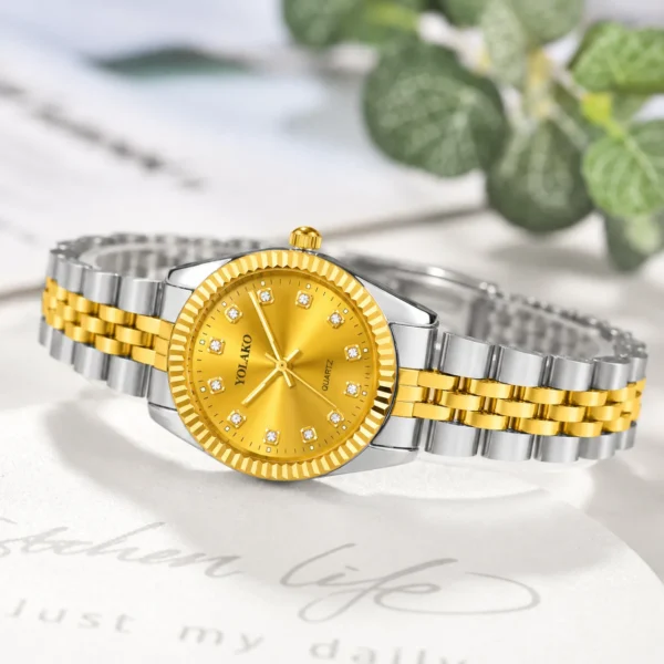 Luxury Quartz Analog Watch with Auto Date & Stainless Steel Bracelet | Premium Fashion Business Wristwatch. Golden & Silver